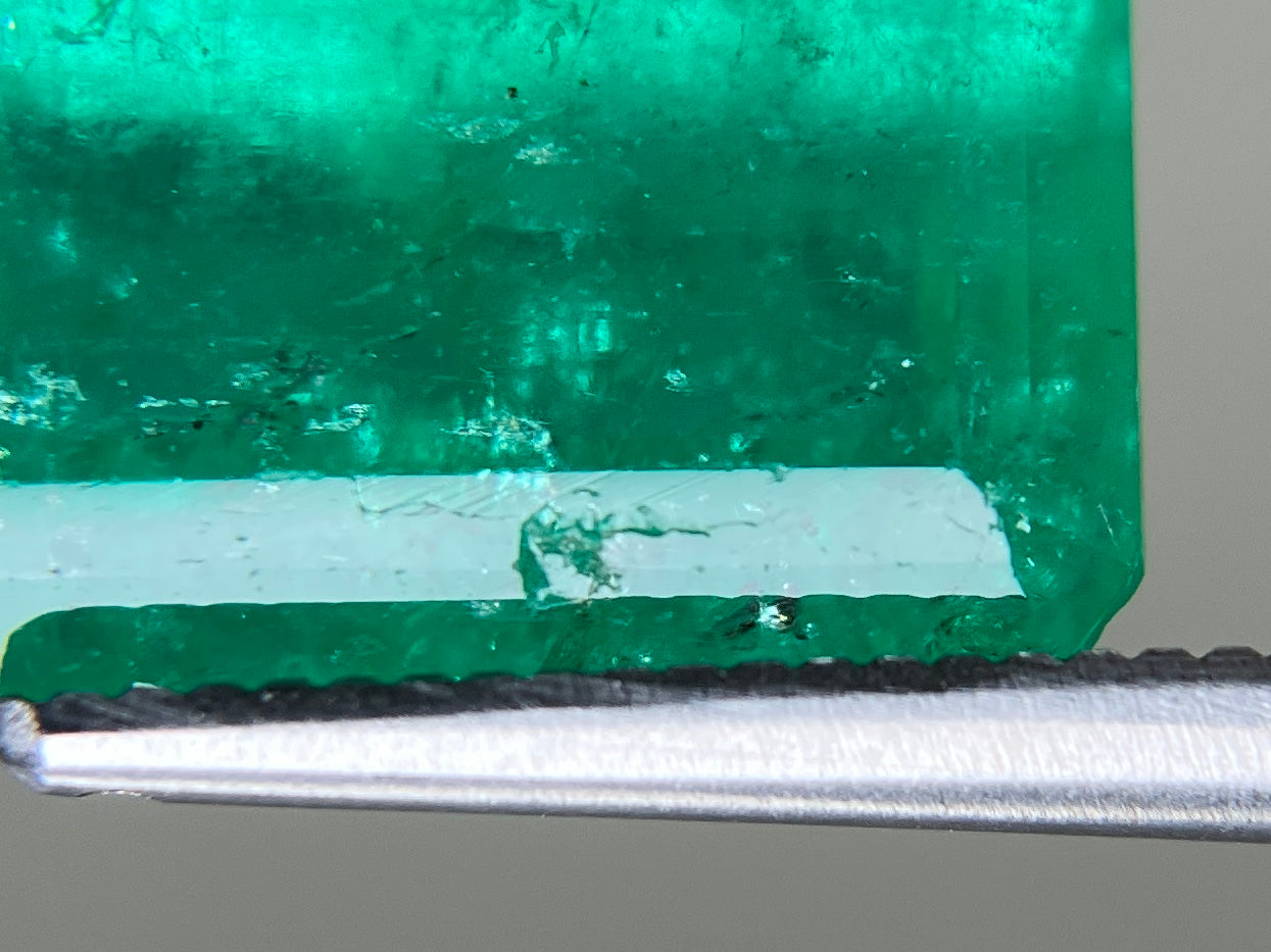 エメラルド 天然 5.561ct コロンビア 中央宝石鑑別書付き 12.86㎜×8.18㎜×6.49㎜ ルース（ 裸石 ） 7264YY