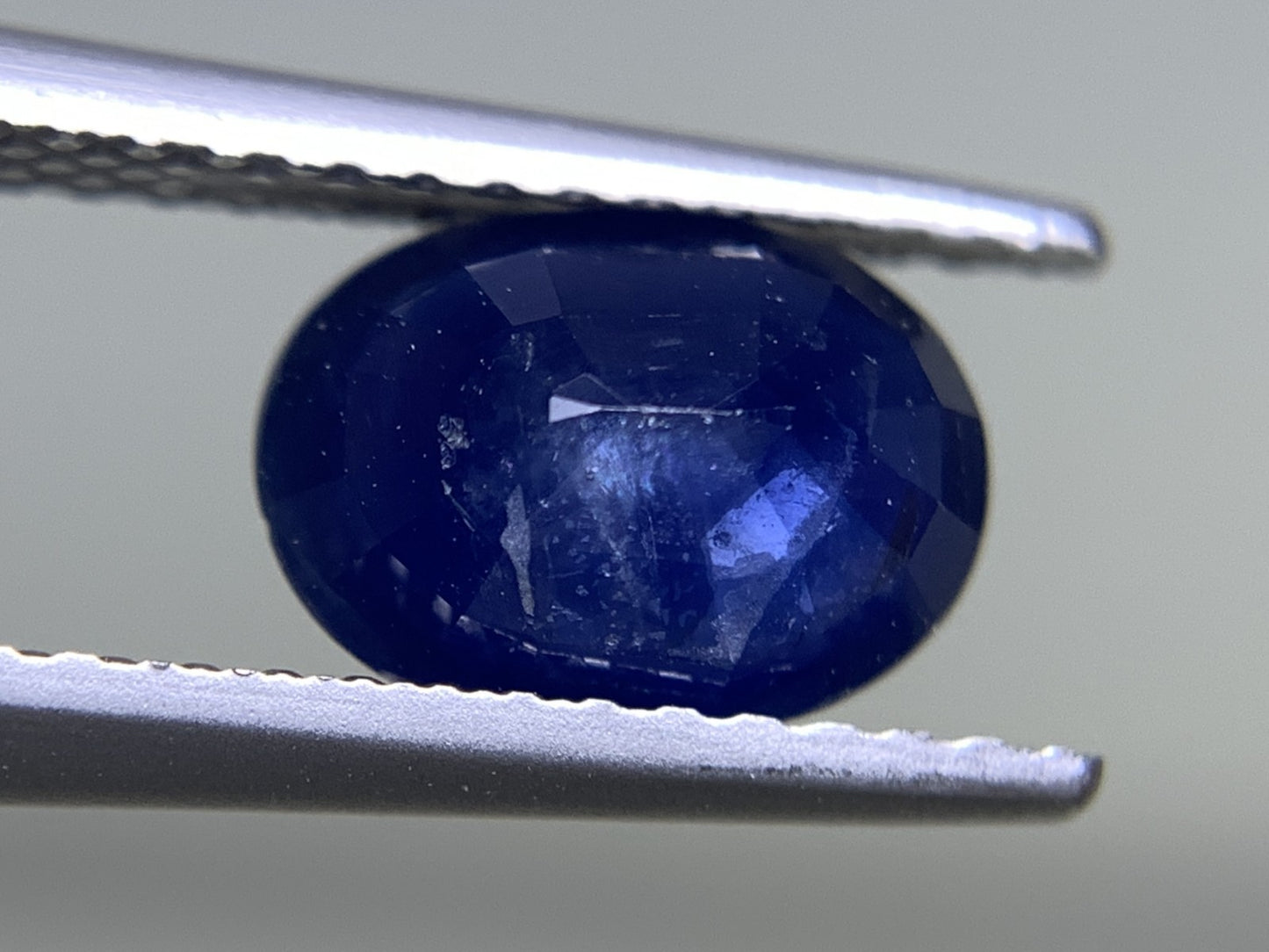 サファイア 天然  1.561ct  中央宝石ソーティング付き  8.11㎜×5.99㎜×3.71㎜  ルース（ 裸石 ） 5764Y