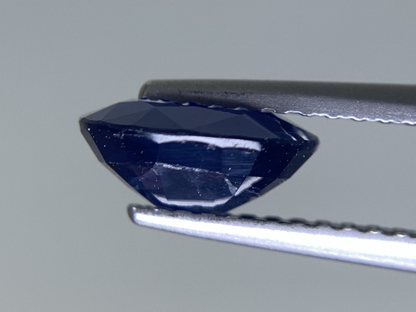 サファイア 天然  1.561ct  中央宝石ソーティング付き  8.11㎜×5.99㎜×3.71㎜  ルース（ 裸石 ） 5764Y