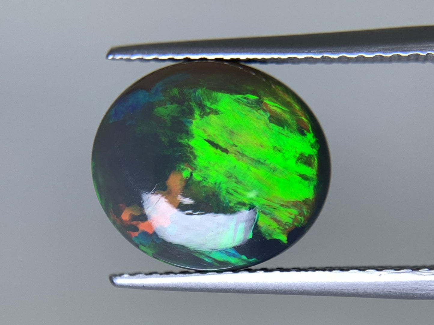 ブラックオパール 天然 5.081ct 中央宝石ソーティング付き 12.6㎜×11.1㎜×5.6㎜ ルース（ 裸石 ） 6756Y
