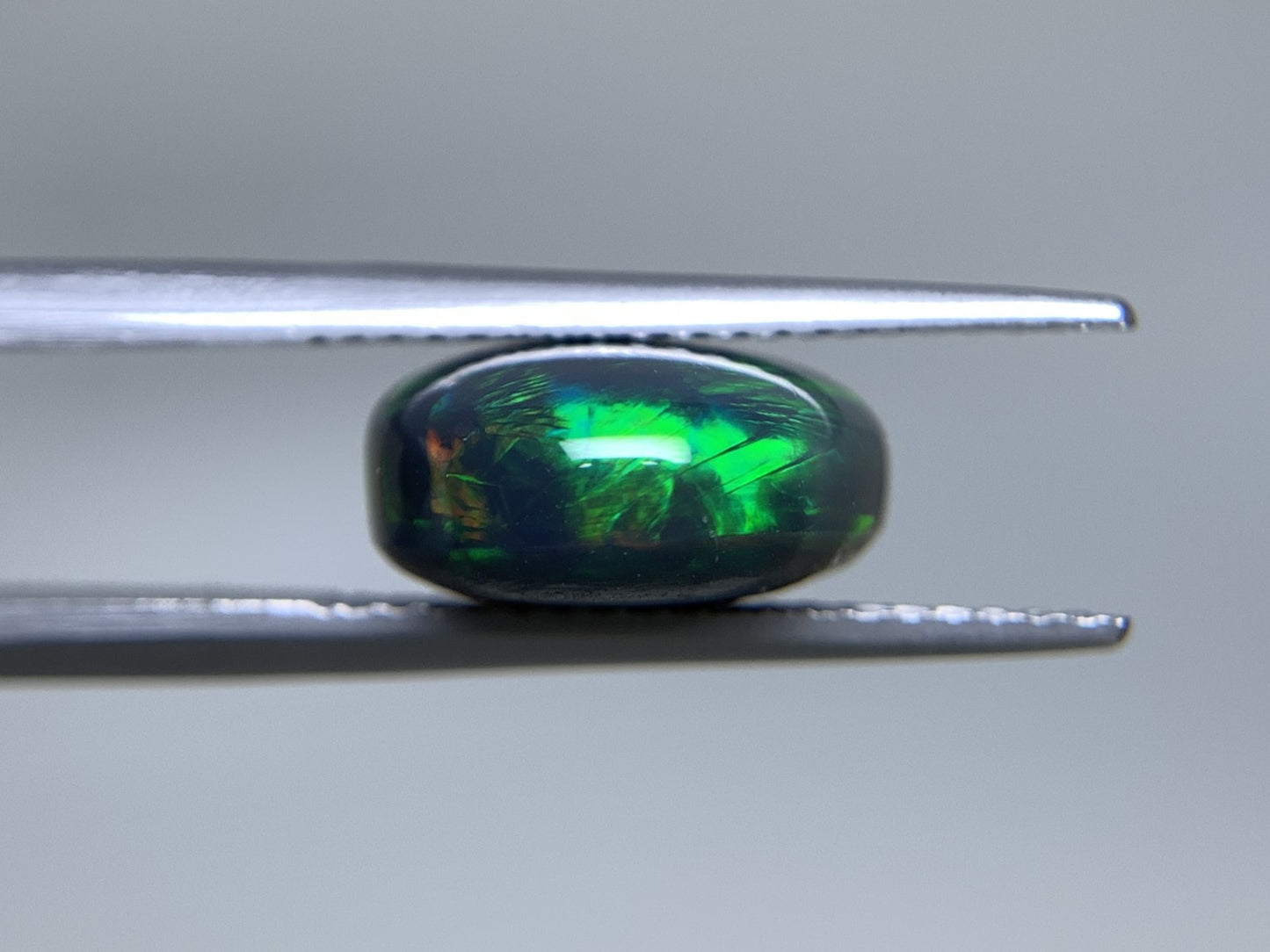 ブラックオパール 天然 5.081ct 中央宝石ソーティング付き 12.6㎜×11.1㎜×5.6㎜ ルース（ 裸石 ） 6756Y