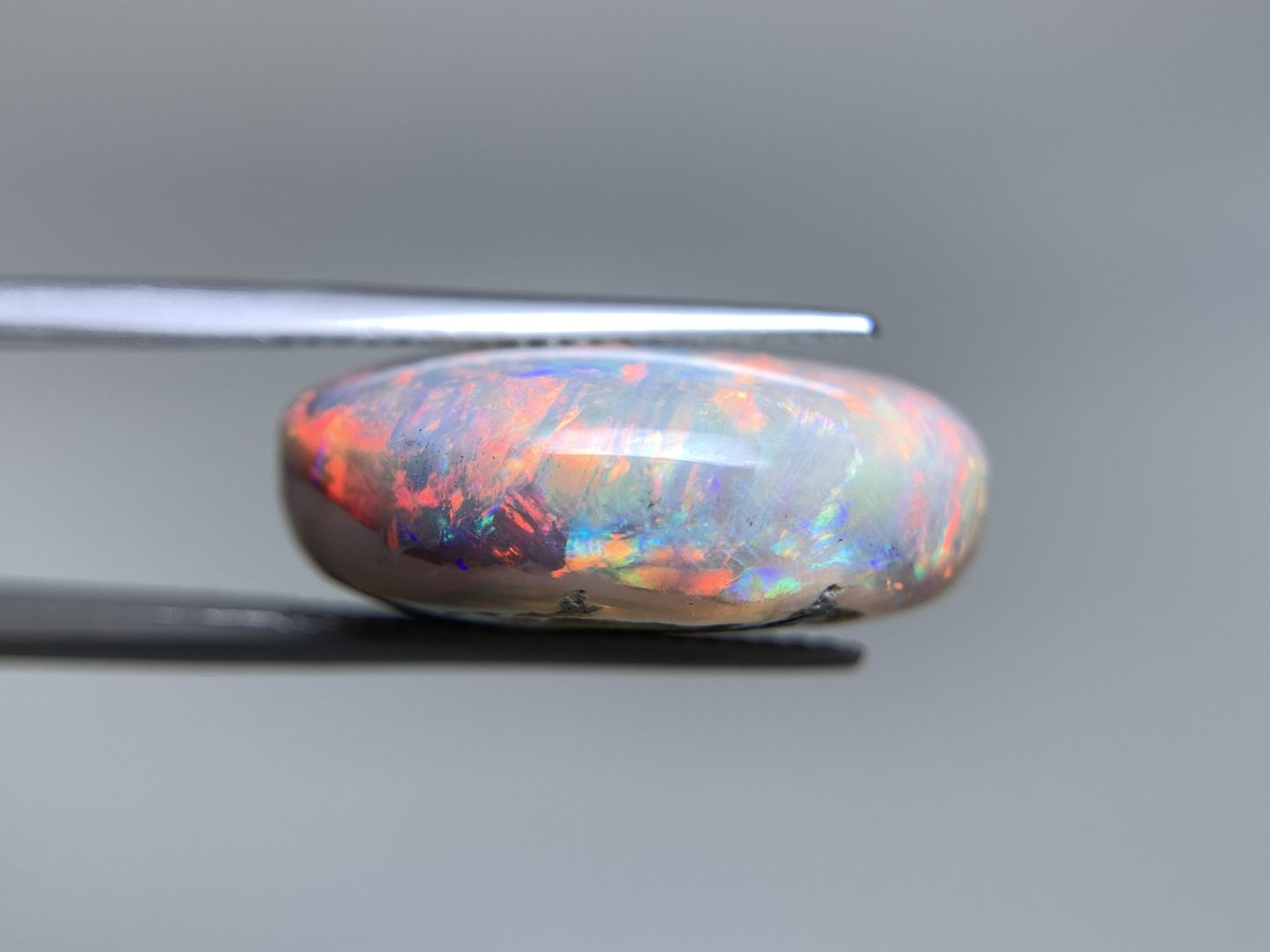 ブラックオパール 天然 17.257ct 中央宝石ソーティング付き 20.3㎜×16.5㎜×8.3㎜ ルース（ 裸石 ） 6814Y