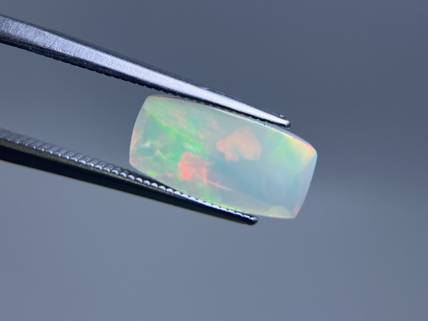 オパール 宝石ソーティング付き  2.880ct 縦13.5㎜×横6.4㎜×高さ5.5㎜ ルース（ 裸石 ）　 3021YY