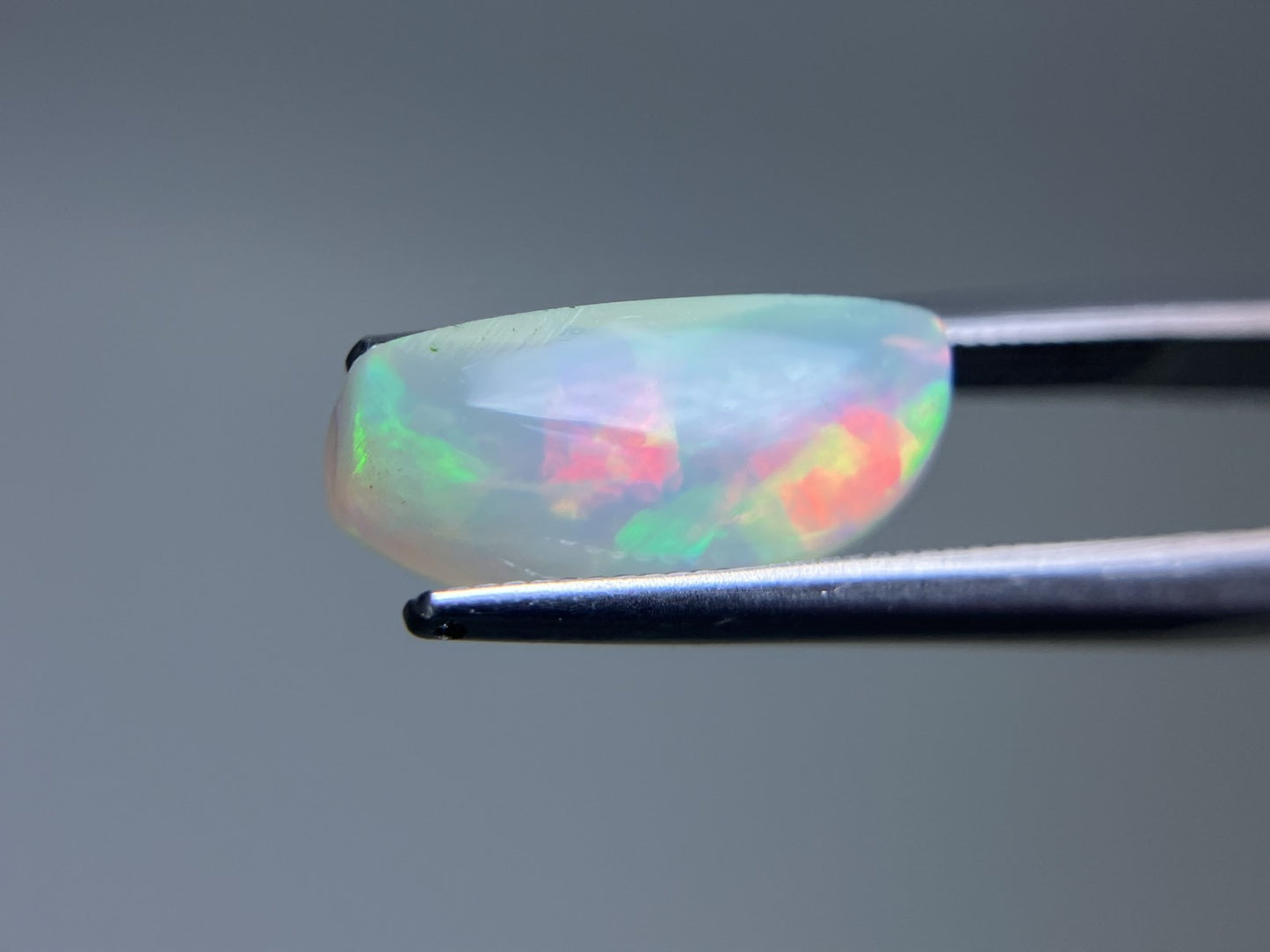オパール 宝石ソーティング付き  2.880ct 縦13.5㎜×横6.4㎜×高さ5.5㎜ ルース（ 裸石 ）　 3021YY