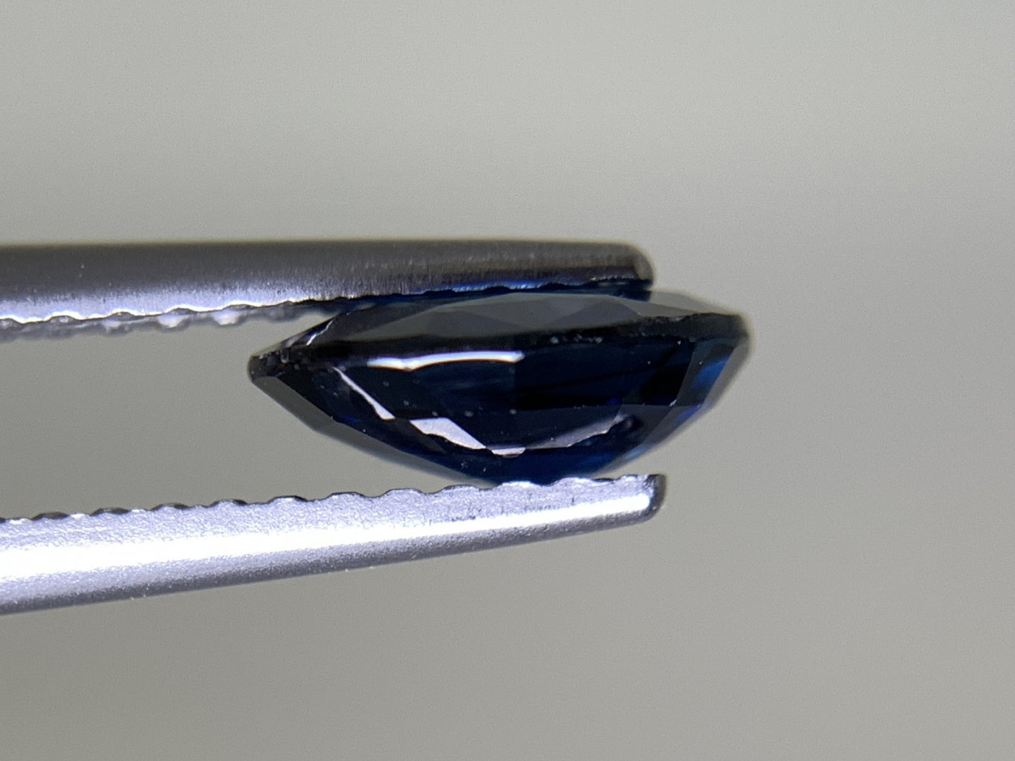 サファイア  天然  1.364ct  中央宝石ソーティング付き  7.78㎜×6.37㎜×2.89㎜   天然 ルース（ 裸石 ） 4871Y