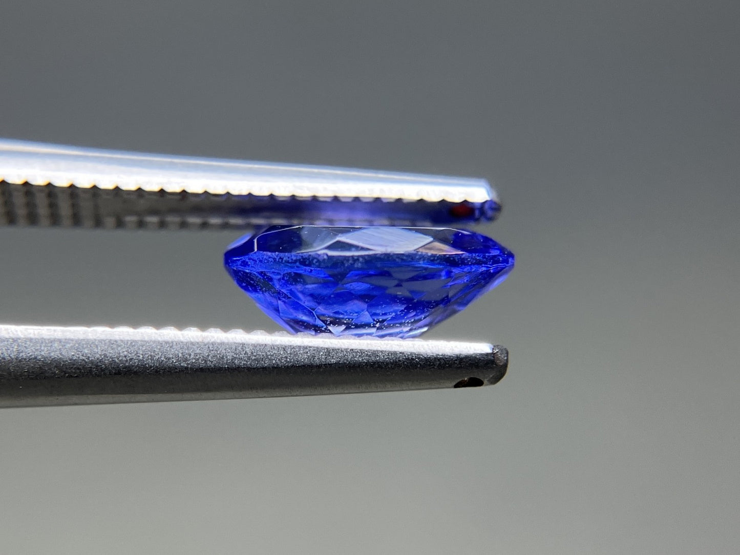 タンザナイト 天然 1.296ct 宝石ソーティング付き 7.9㎜×6.0㎜×3.7㎜ ルース（ 裸石 ） 7383YY