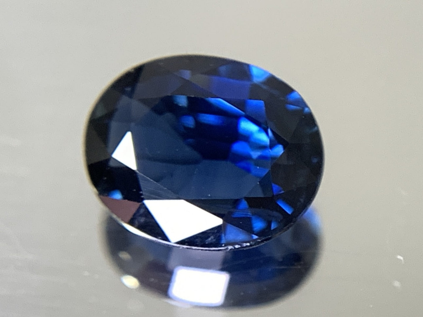 サファイア  天然  1.364ct  中央宝石ソーティング付き  7.78㎜×6.37㎜×2.89㎜   天然 ルース（ 裸石 ） 4871Y