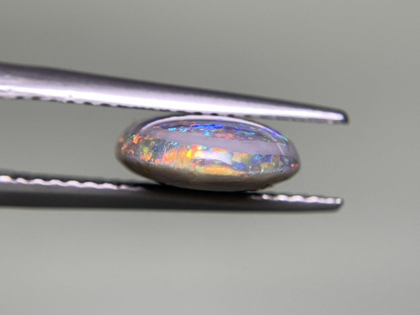 ブラックオパール 2.707ct 宝石ソーティング付き  12.5㎜×9.3㎜×3.8㎜  ルース（ 裸石 ） 2460Y