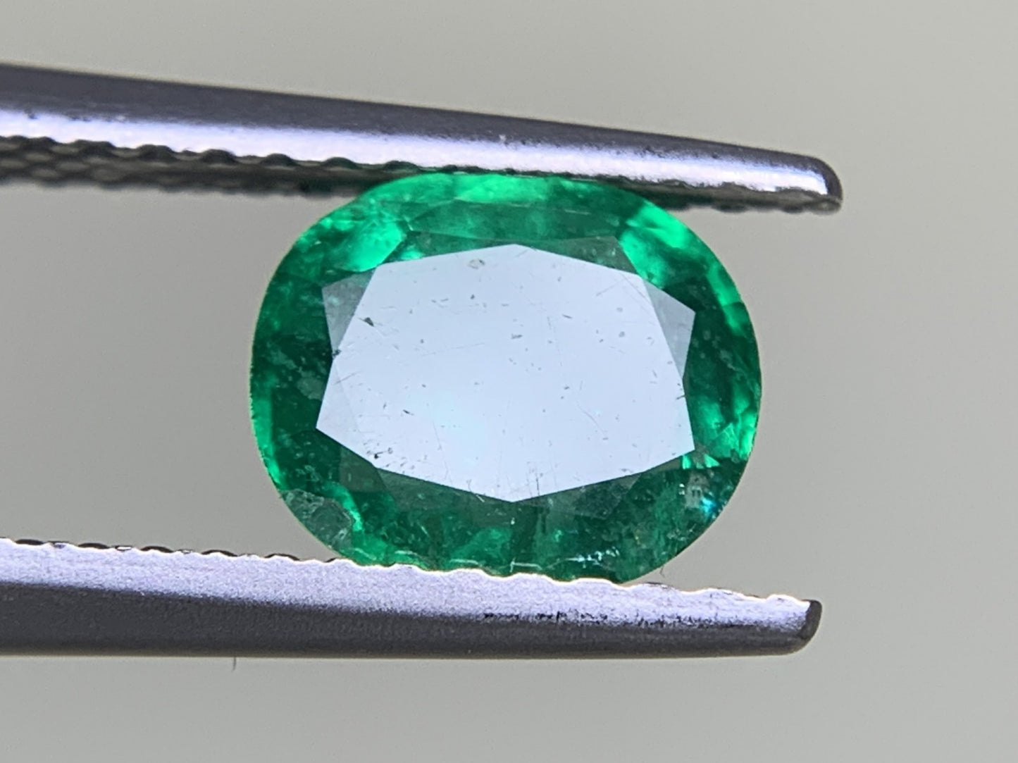 エメラルド 1.001ct 宝石ソーティング付き  7.0㎜×6.1㎜×3.2㎜  ルース（ 裸石 ） 3781Y