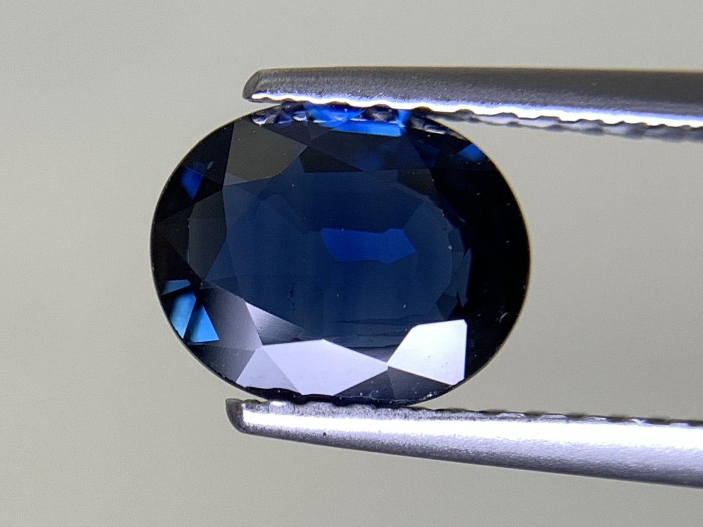 サファイア  天然  1.364ct  中央宝石ソーティング付き  7.78㎜×6.37㎜×2.89㎜   天然 ルース（ 裸石 ） 4871Y