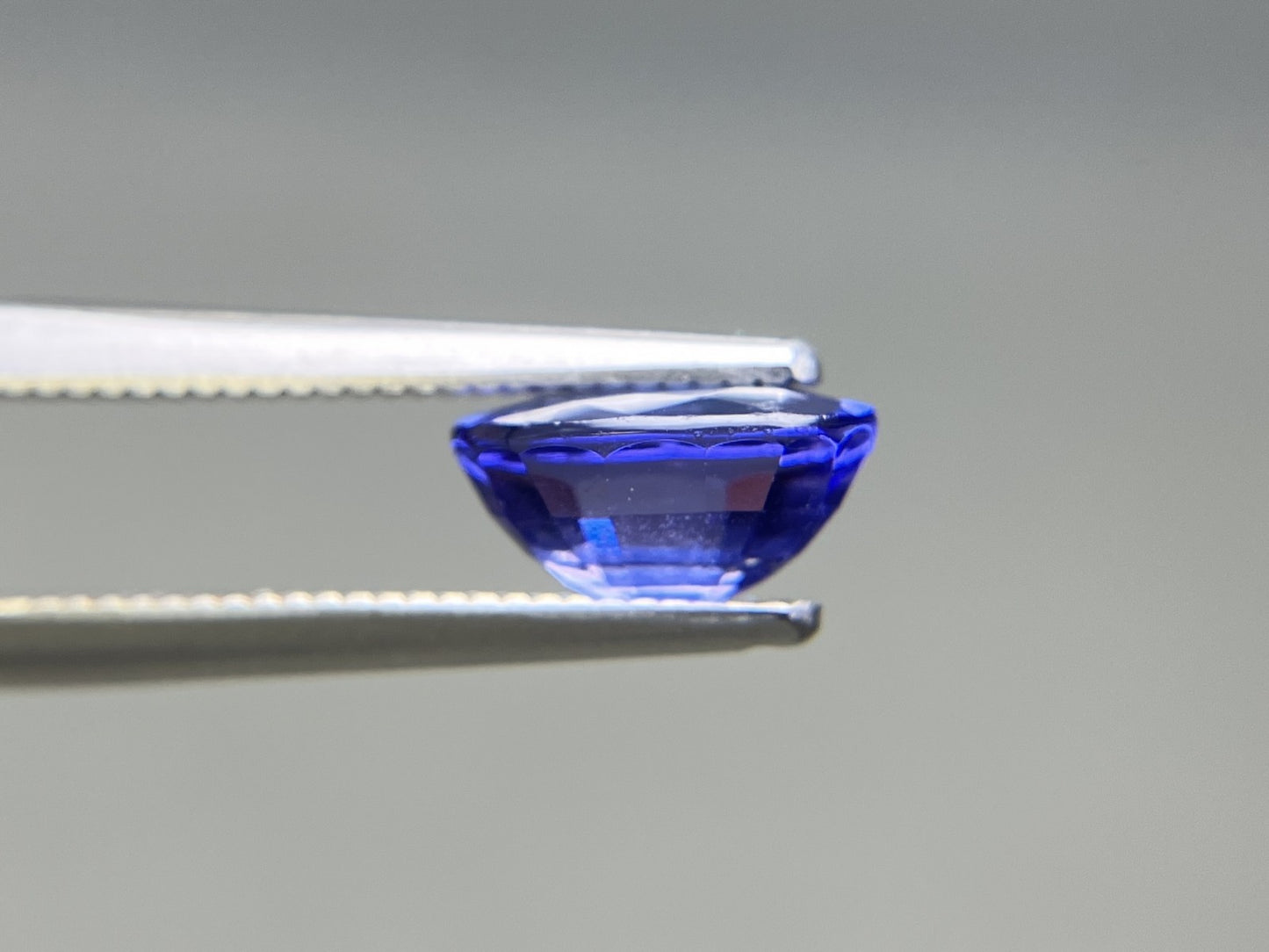 タンザナイト 天然 1.317ct 宝石ソーティング付き 7.9㎜×4.8㎜×4.0㎜ ルース（ 裸石 ） 7385YY