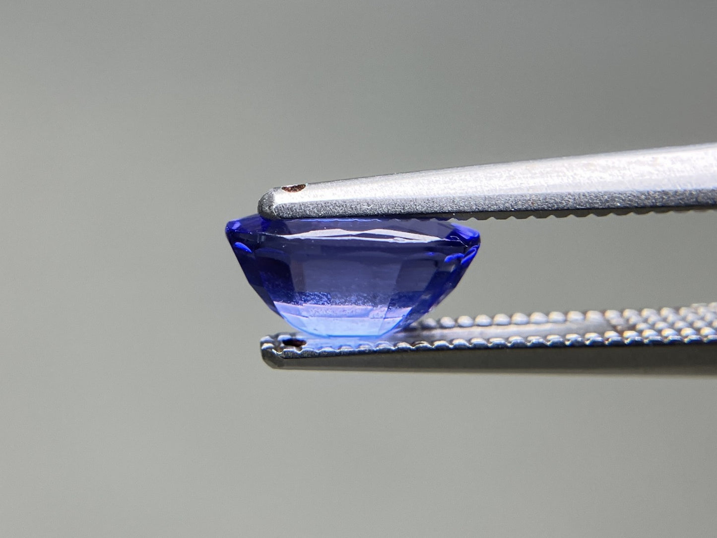 タンザナイト 天然 1.317ct 宝石ソーティング付き 7.9㎜×4.8㎜×4.0㎜ ルース（ 裸石 ） 7385YY