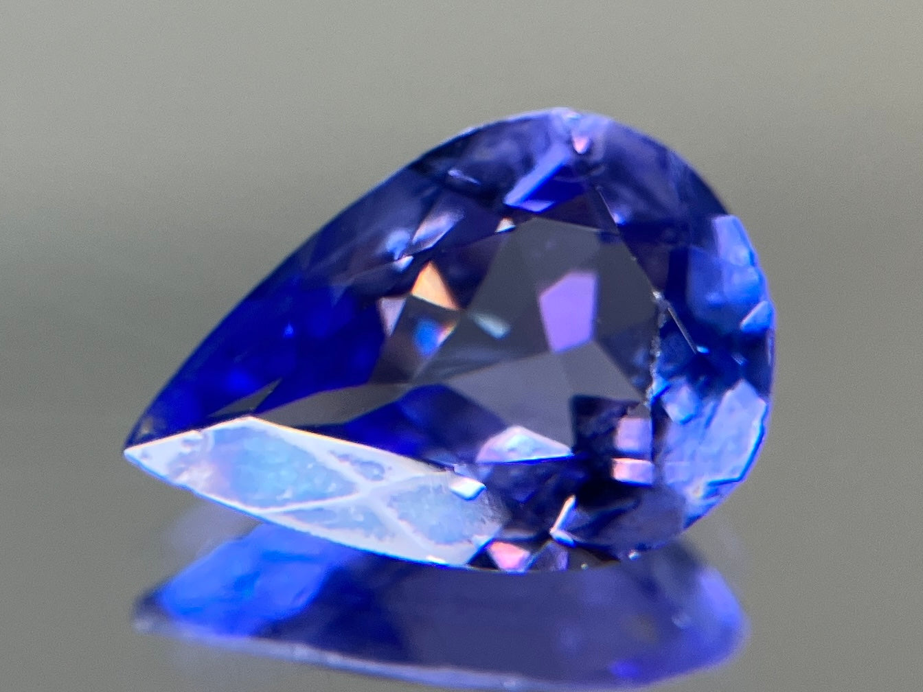 タンザナイト 天然 2.478ct 宝石ソーティング付き 11.9㎜×8.0㎜×4.1㎜ ルース（ 裸石 ） 7490YY