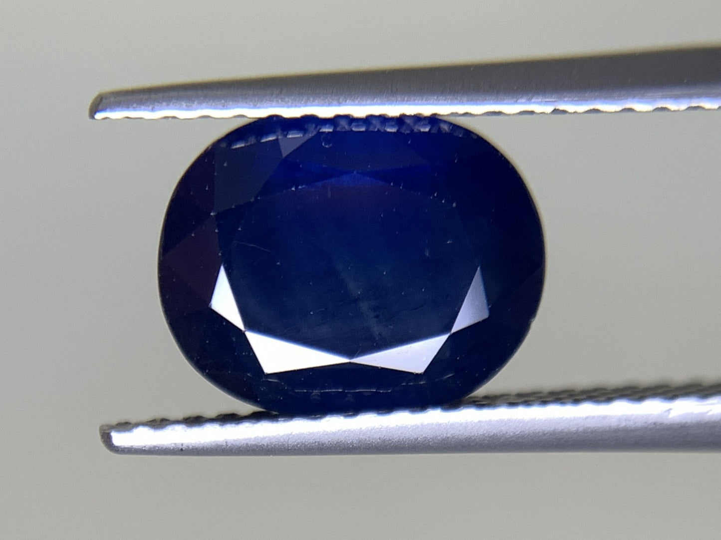サファイア 天然 3.906ct 中央宝石ソーティング付き 9.89㎜×7.95㎜×4.77㎜ 天然 ルース（ 裸石 ） 4875Y