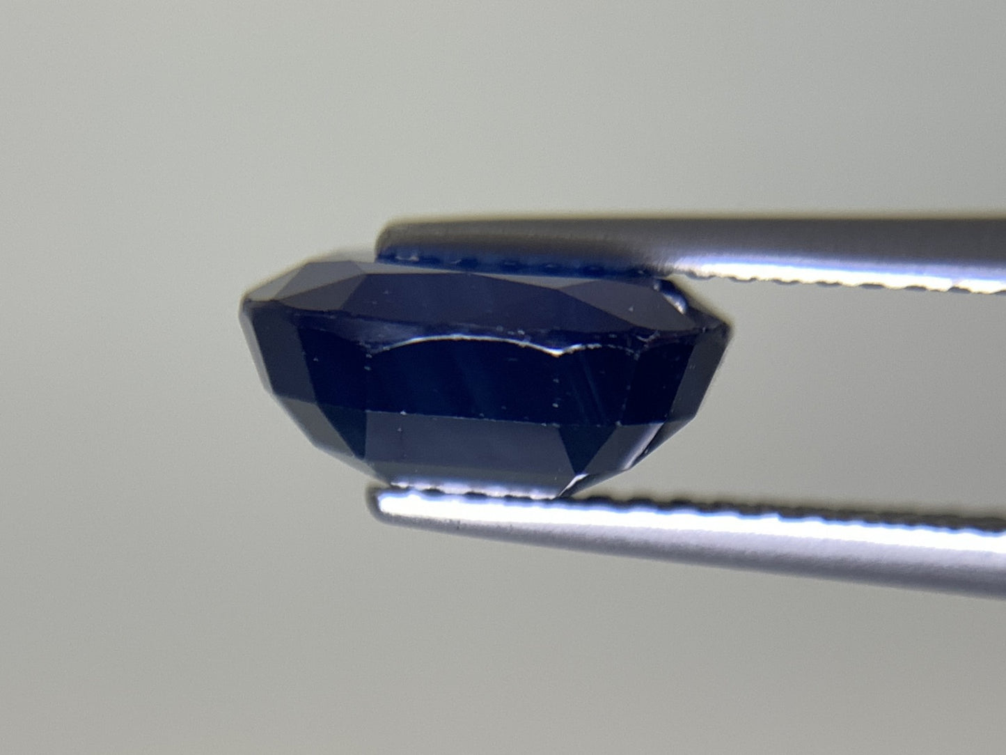 サファイア 天然 3.906ct 中央宝石ソーティング付き 9.89㎜×7.95㎜×4.77㎜ 天然 ルース（ 裸石 ） 4875Y
