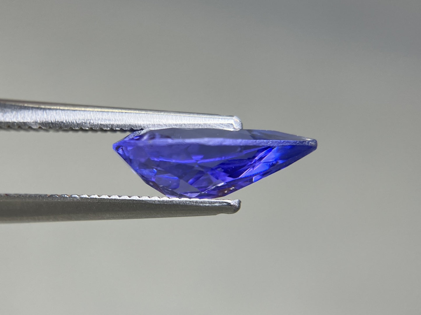タンザナイト 天然 2.478ct 宝石ソーティング付き 11.9㎜×8.0㎜×4.1㎜ ルース（ 裸石 ） 7490YY