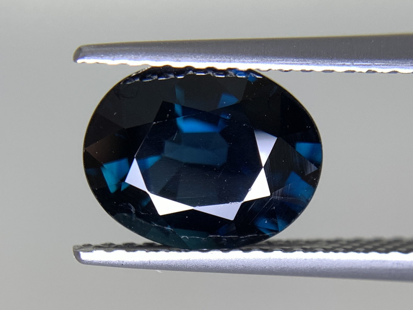 サファイア  天然  3.129ct  中央宝石ソーティング付き  9.78㎜×7.81㎜×4.93㎜   天然 ルース（ 裸石 ） 4746Y