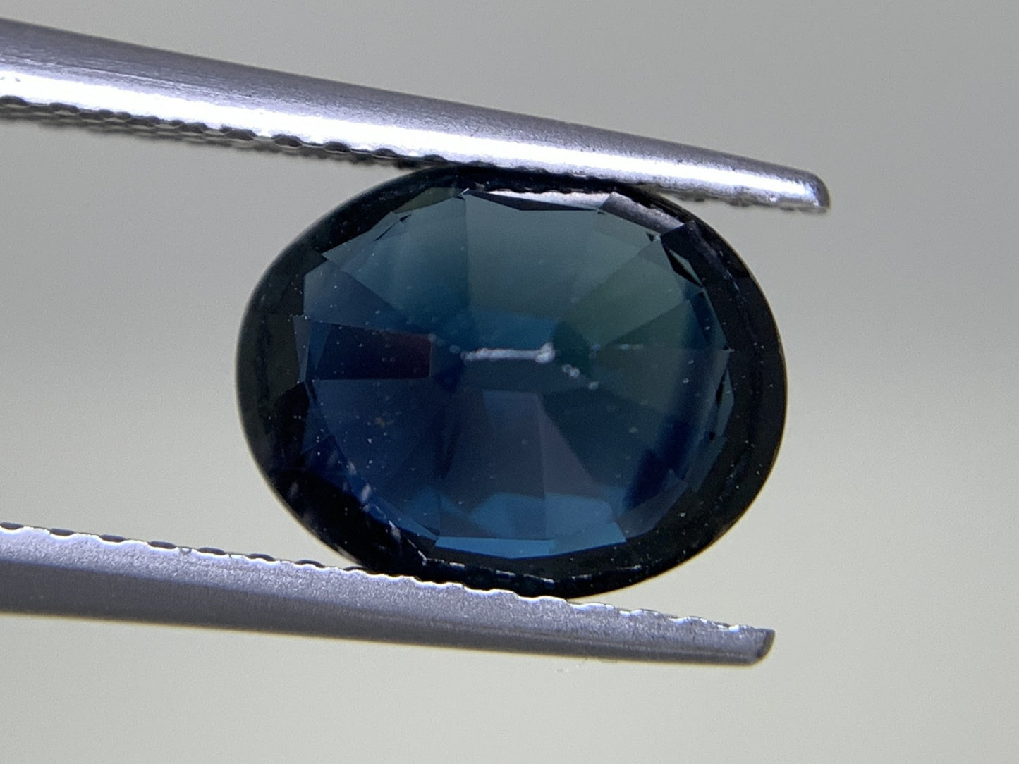 サファイア  天然  3.129ct  中央宝石ソーティング付き  9.78㎜×7.81㎜×4.93㎜   天然 ルース（ 裸石 ） 4746Y