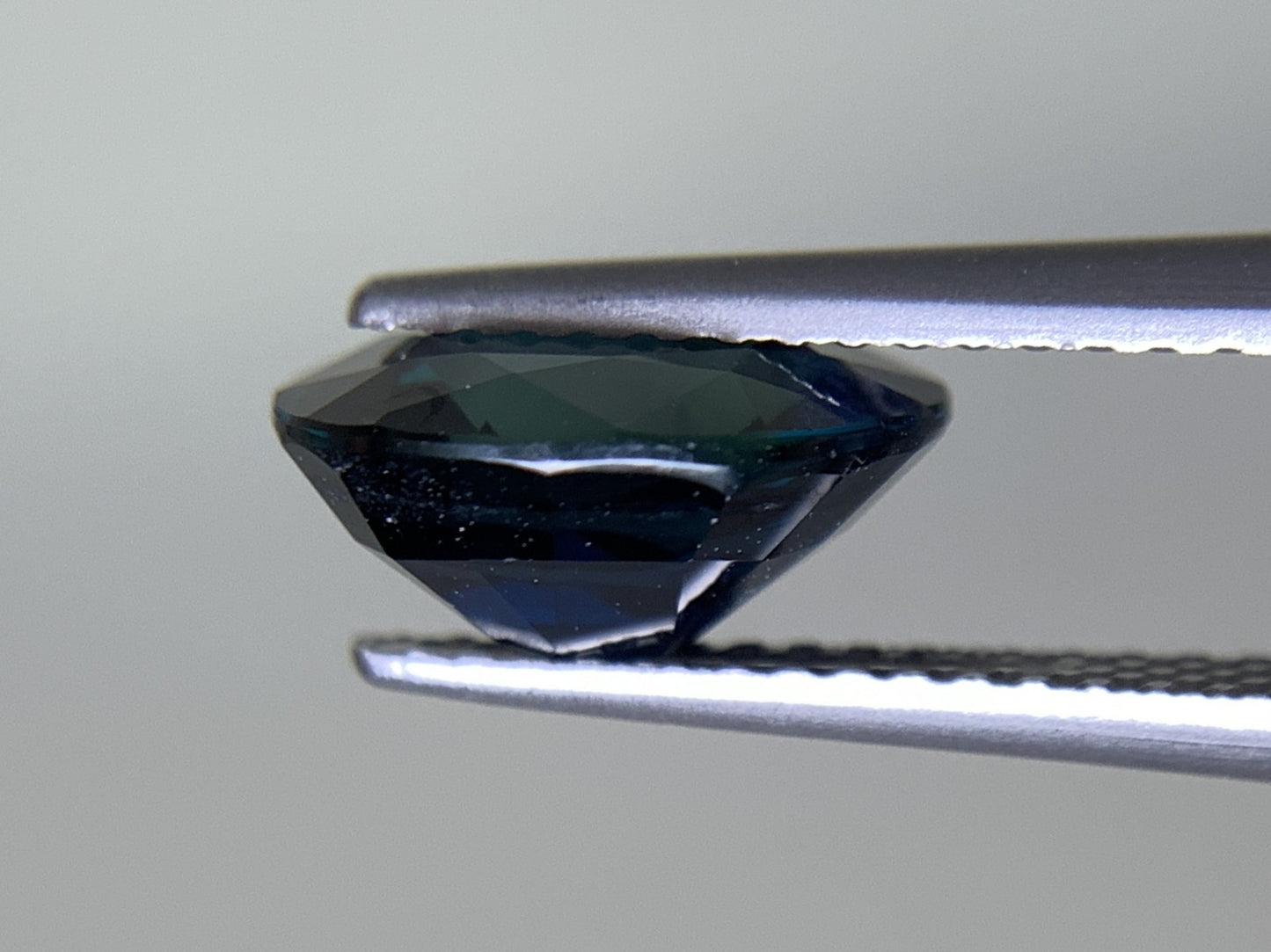 サファイア  天然  3.129ct  中央宝石ソーティング付き  9.78㎜×7.81㎜×4.93㎜   天然 ルース（ 裸石 ） 4746Y
