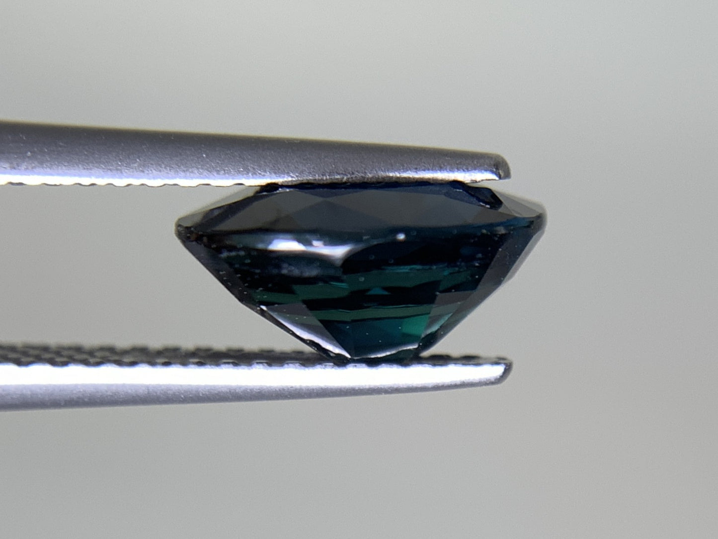 サファイア  天然  3.129ct  中央宝石ソーティング付き  9.78㎜×7.81㎜×4.93㎜   天然 ルース（ 裸石 ） 4746Y