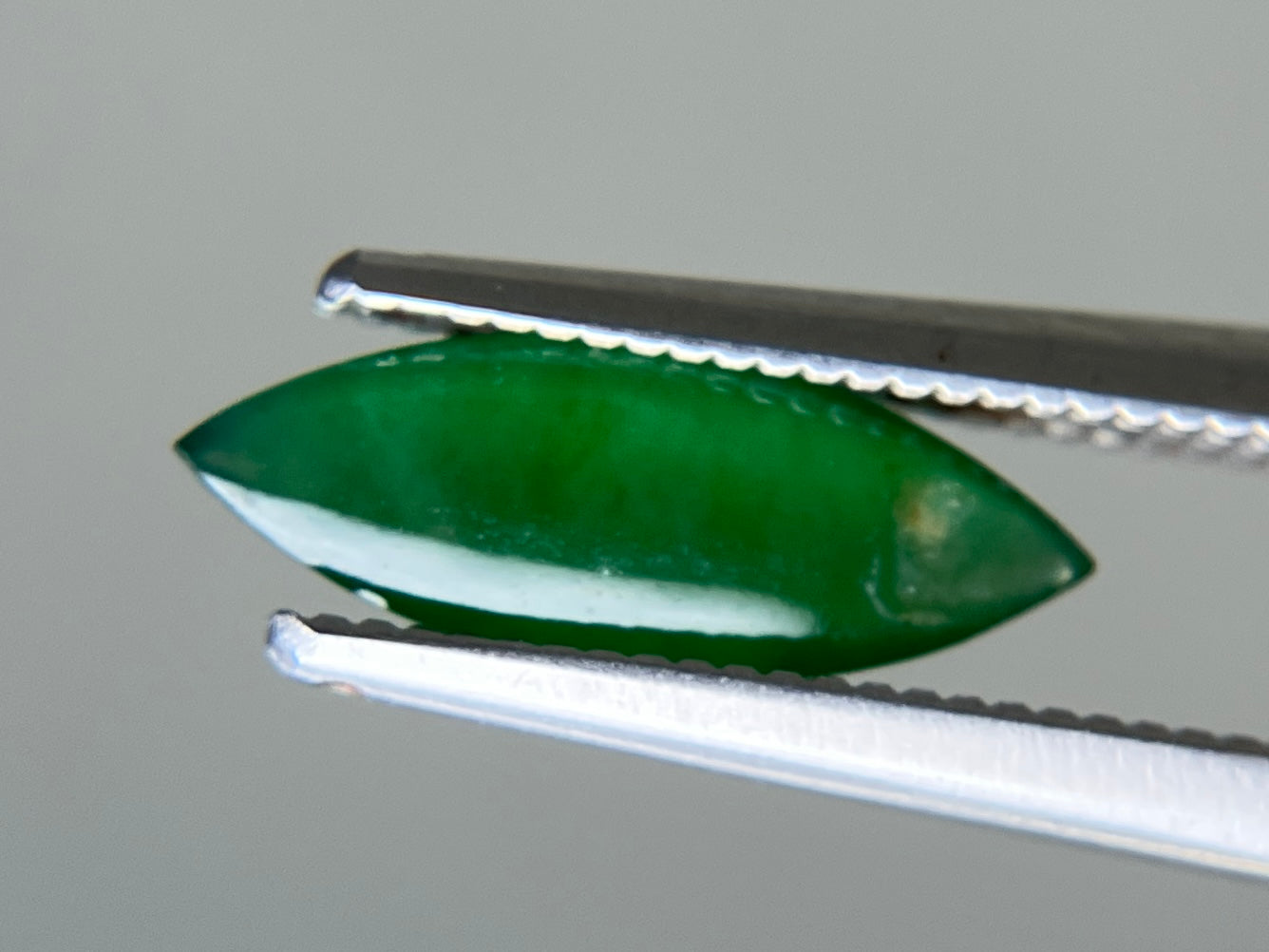 ひすい（ヒスイ 翡翠） 天然 1.148ct 宝石ソーティング付き 12.3㎜×4.5㎜×2.4㎜ ルース（ 裸石 ） 7294YY