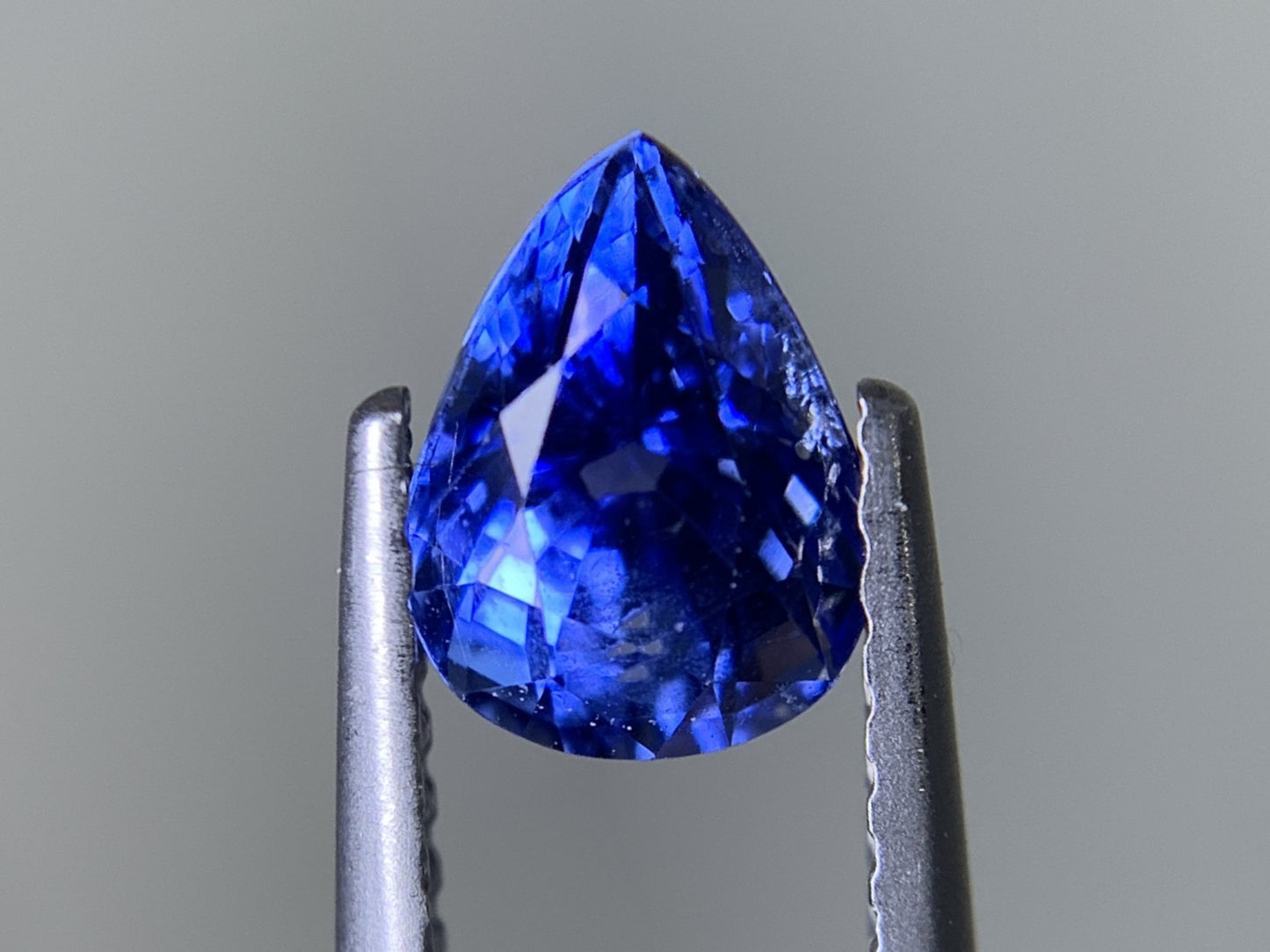 サファイア 1.205ct 宝石ソーティング付き  6.9㎜×5.3㎜×4.5㎜  ルース（ 裸石 ） 3773Y