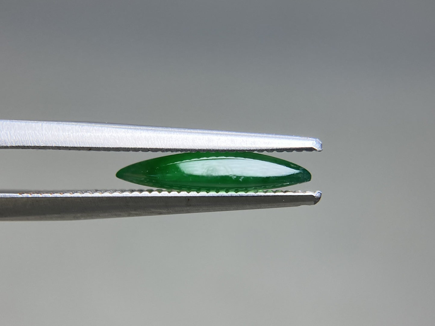 ひすい（ヒスイ 翡翠） 天然 1.148ct 宝石ソーティング付き 12.3㎜×4.5㎜×2.4㎜ ルース（ 裸石 ） 7294YY