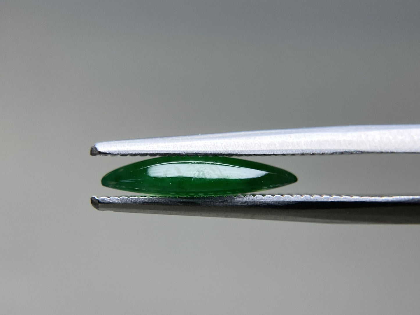 ひすい（ヒスイ 翡翠） 天然 1.148ct 宝石ソーティング付き 12.3㎜×4.5㎜×2.4㎜ ルース（ 裸石 ） 7294YY