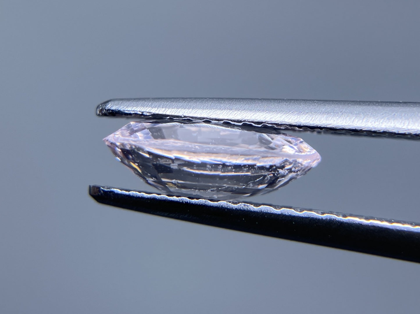 サファイア 非加熱 2.10ct GIA鑑別書付き  9.32㎜×7.27㎜×3.43㎜ ルース（ 裸石 ） 2930S