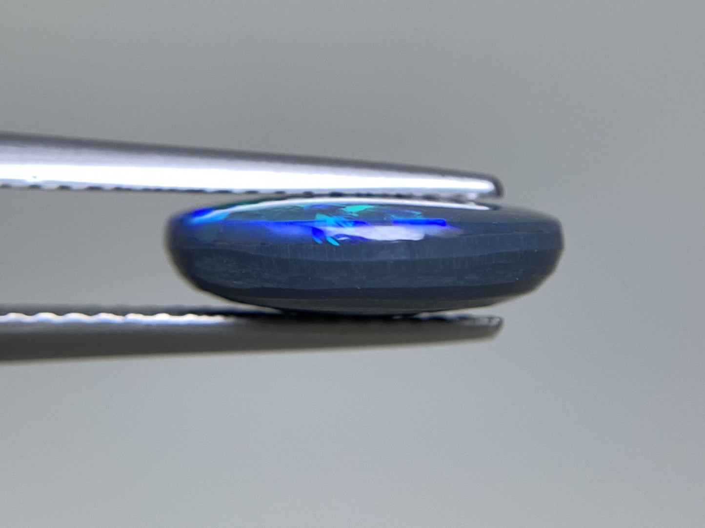 ブラックオパール 天然 3.160ct 中央宝石ソーティング付き 12.2㎜×11.1㎜×3.6㎜ ルース（ 裸石 ） 6631Y
