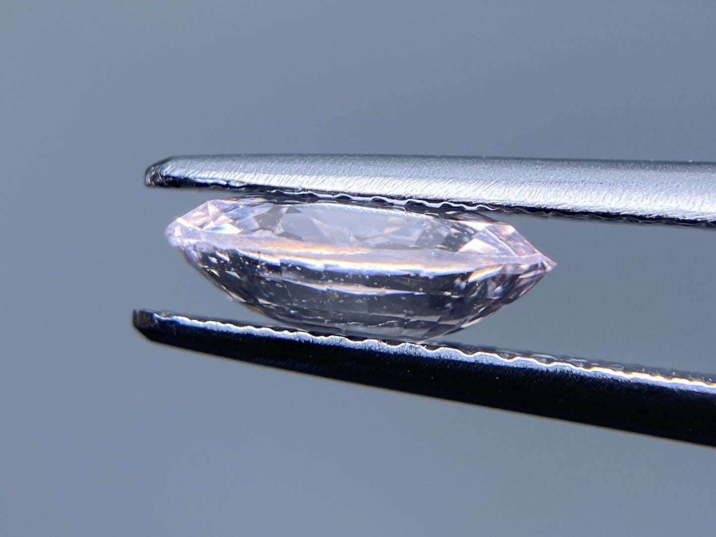サファイア 非加熱 2.10ct GIA鑑別書付き  9.32㎜×7.27㎜×3.43㎜ ルース（ 裸石 ） 2930S