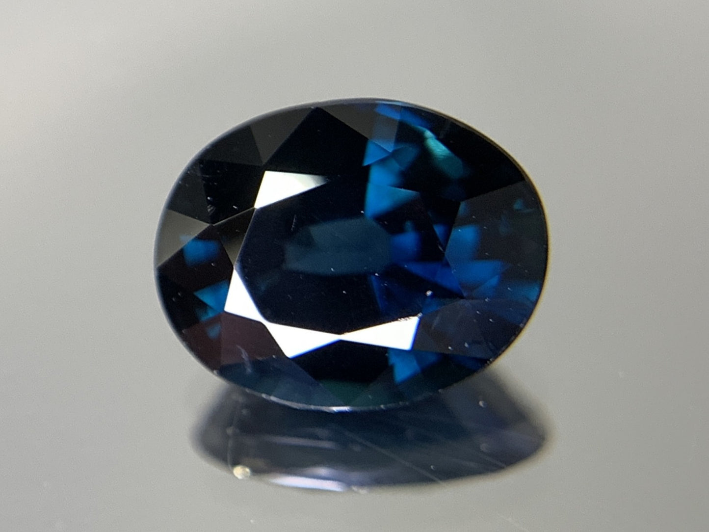 サファイア  天然  3.129ct  中央宝石ソーティング付き  9.78㎜×7.81㎜×4.93㎜   天然 ルース（ 裸石 ） 4746Y