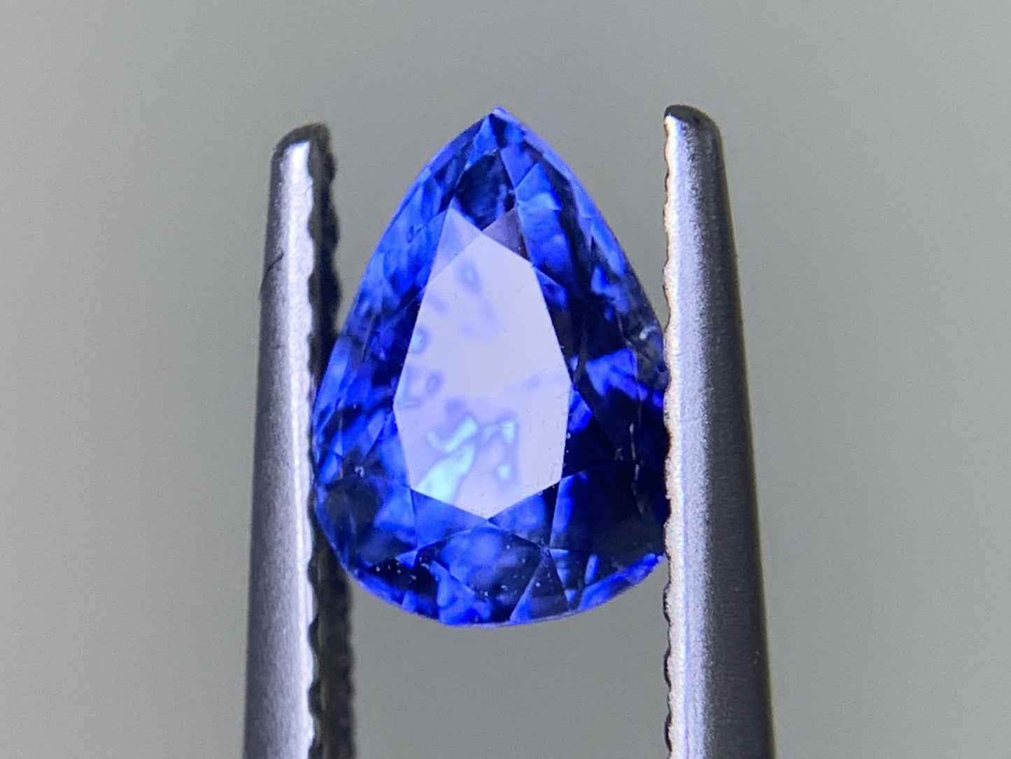 サファイア 1.205ct 宝石ソーティング付き  6.9㎜×5.3㎜×4.5㎜  ルース（ 裸石 ） 3773Y