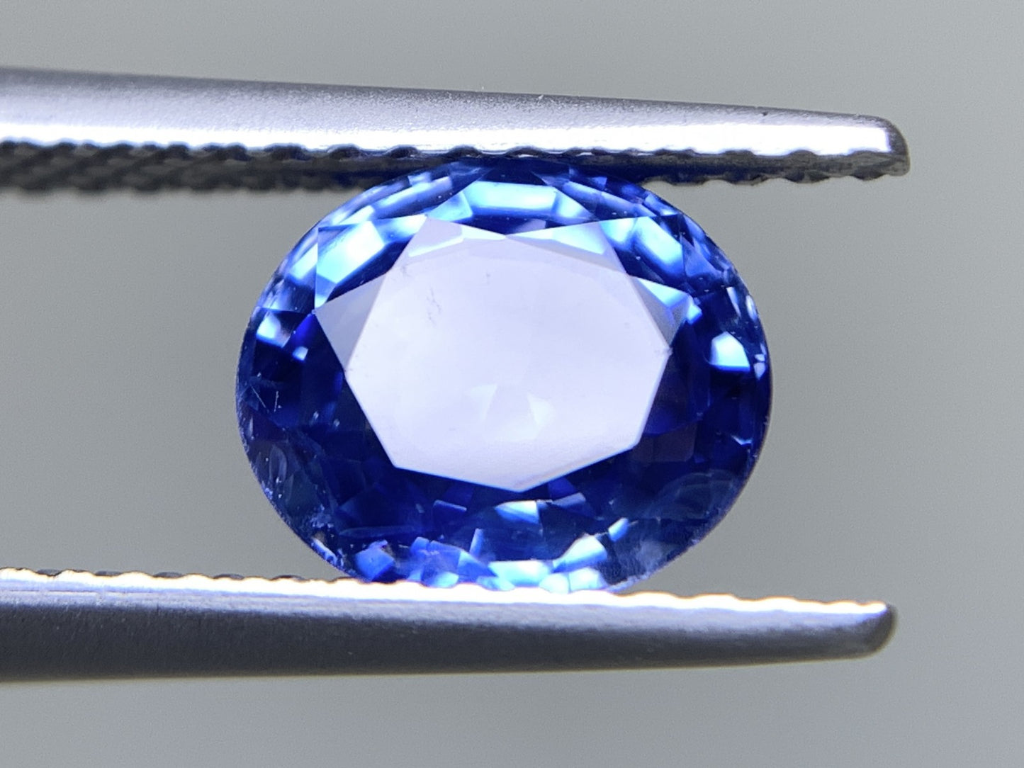 サファイア  天然  1.794ct  中央宝石ソーティング付き  7.66㎜×6.68㎜×3.89㎜   天然 ルース（ 裸石 ） 4747Y