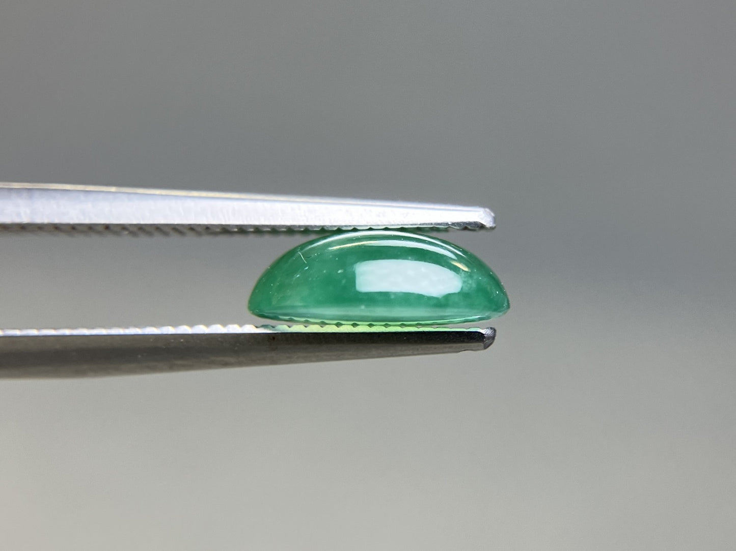 ひすい（ヒスイ 翡翠） 天然 2.426ct 宝石ソーティング付き 9.8㎜×7.6㎜×3.5㎜ ルース（ 裸石 ） 7334YY