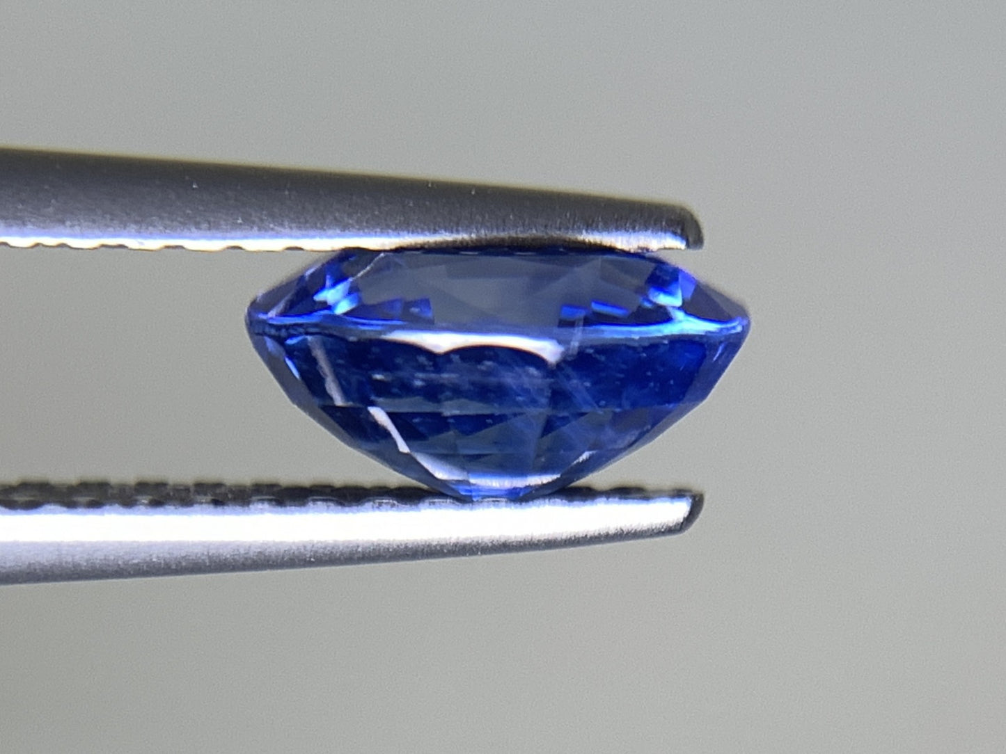 サファイア  天然  1.794ct  中央宝石ソーティング付き  7.66㎜×6.68㎜×3.89㎜   天然 ルース（ 裸石 ） 4747Y