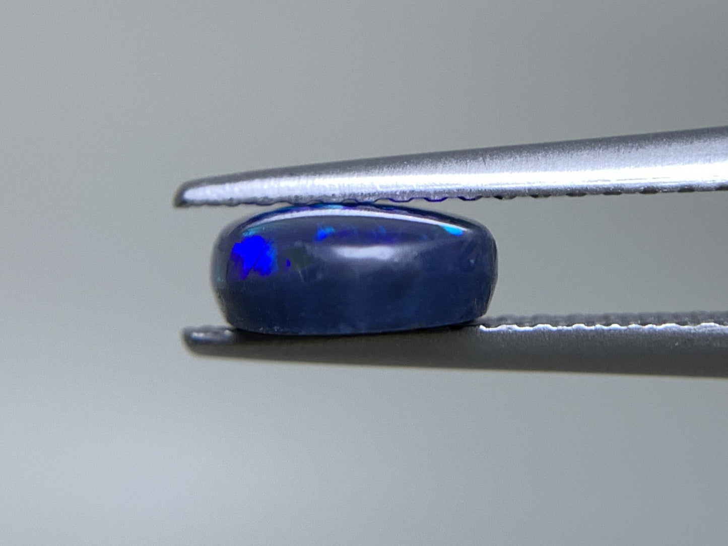 ブラックオパール 天然 1.290ct 中央宝石ソーティング付き 8.6㎜×7.1㎜×3.1㎜ ルース（ 裸石 ） 6563Y