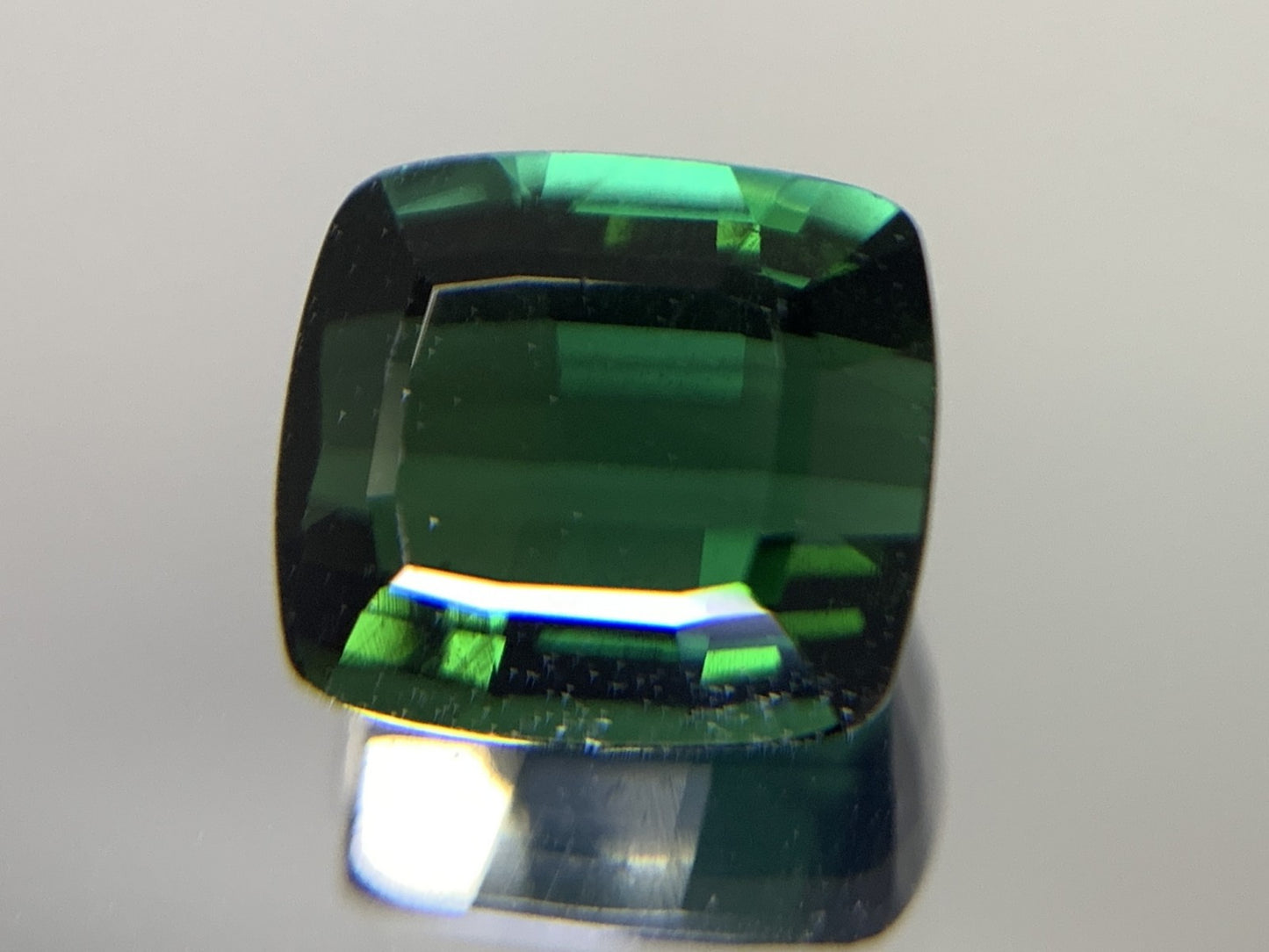 グリーントルマリン 天然  4.619ct  宝石ソーティング付き  10.0㎜×9.1㎜×5.5㎜ ルース（ 裸石 ）  5901Y