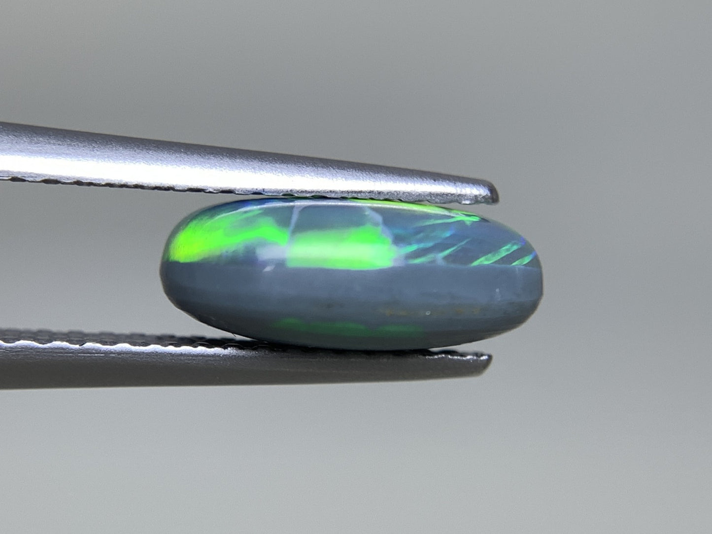 ブラックオパール 天然 2.110ct 中央宝石ソーティング付き 10.9㎜×7.1㎜×4.2㎜ ルース（ 裸石 ） 6603Y