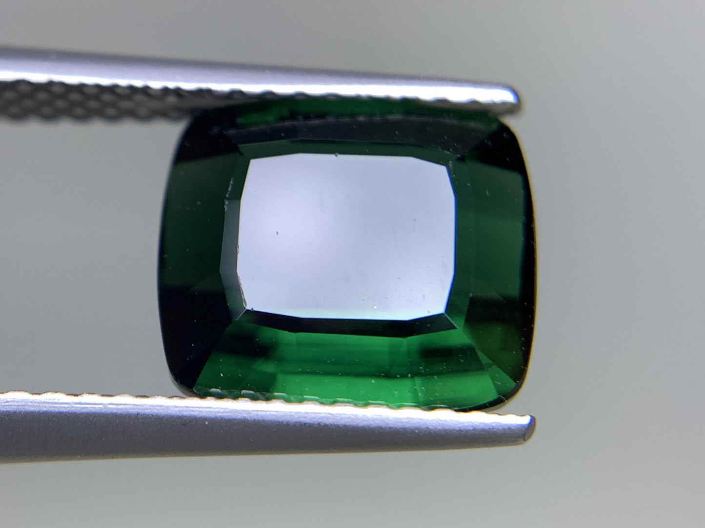 グリーントルマリン 天然  4.619ct  宝石ソーティング付き  10.0㎜×9.1㎜×5.5㎜ ルース（ 裸石 ）  5901Y