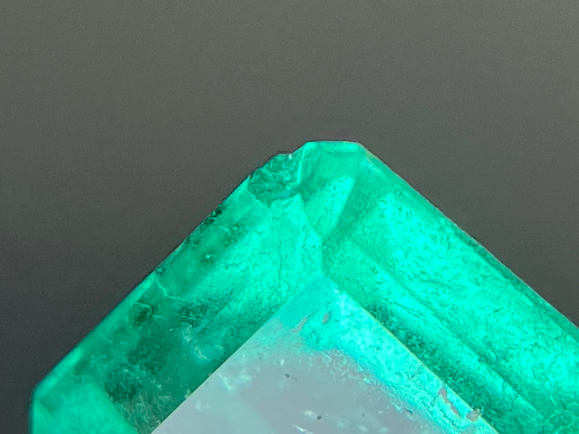 エメラルド 天然 1.509ct 中央宝石ソーティング付き 7.22㎜×6.43㎜×4.42㎜ ルース（ 裸石 ） 7455YY
