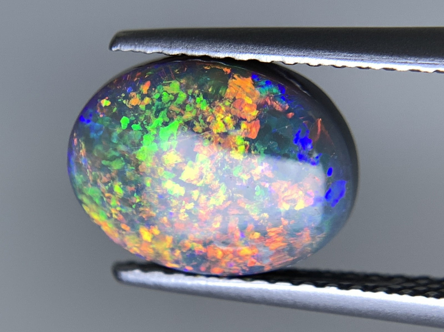 ブラックオパール 天然 1.881ct カン有り 中央宝石ソーティング付き 10.4㎜×8.0㎜×3.5㎜ ルース（ 裸石 ） 6808Y