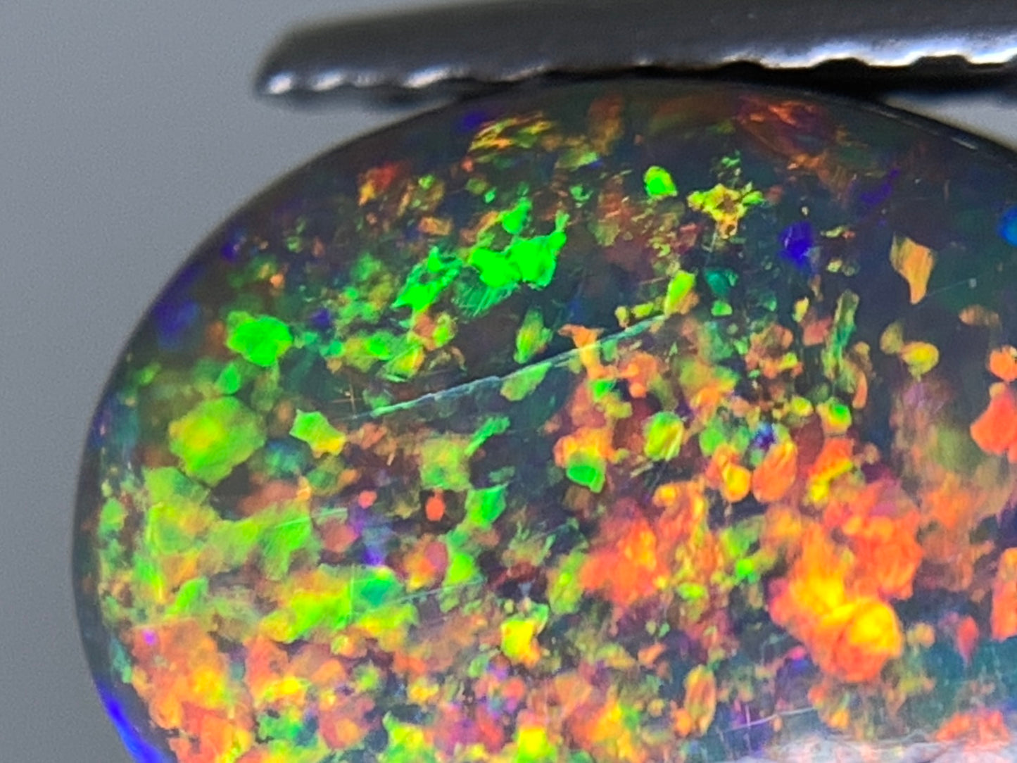 ブラックオパール 天然 1.881ct カン有り 中央宝石ソーティング付き 10.4㎜×8.0㎜×3.5㎜ ルース（ 裸石 ） 6808Y