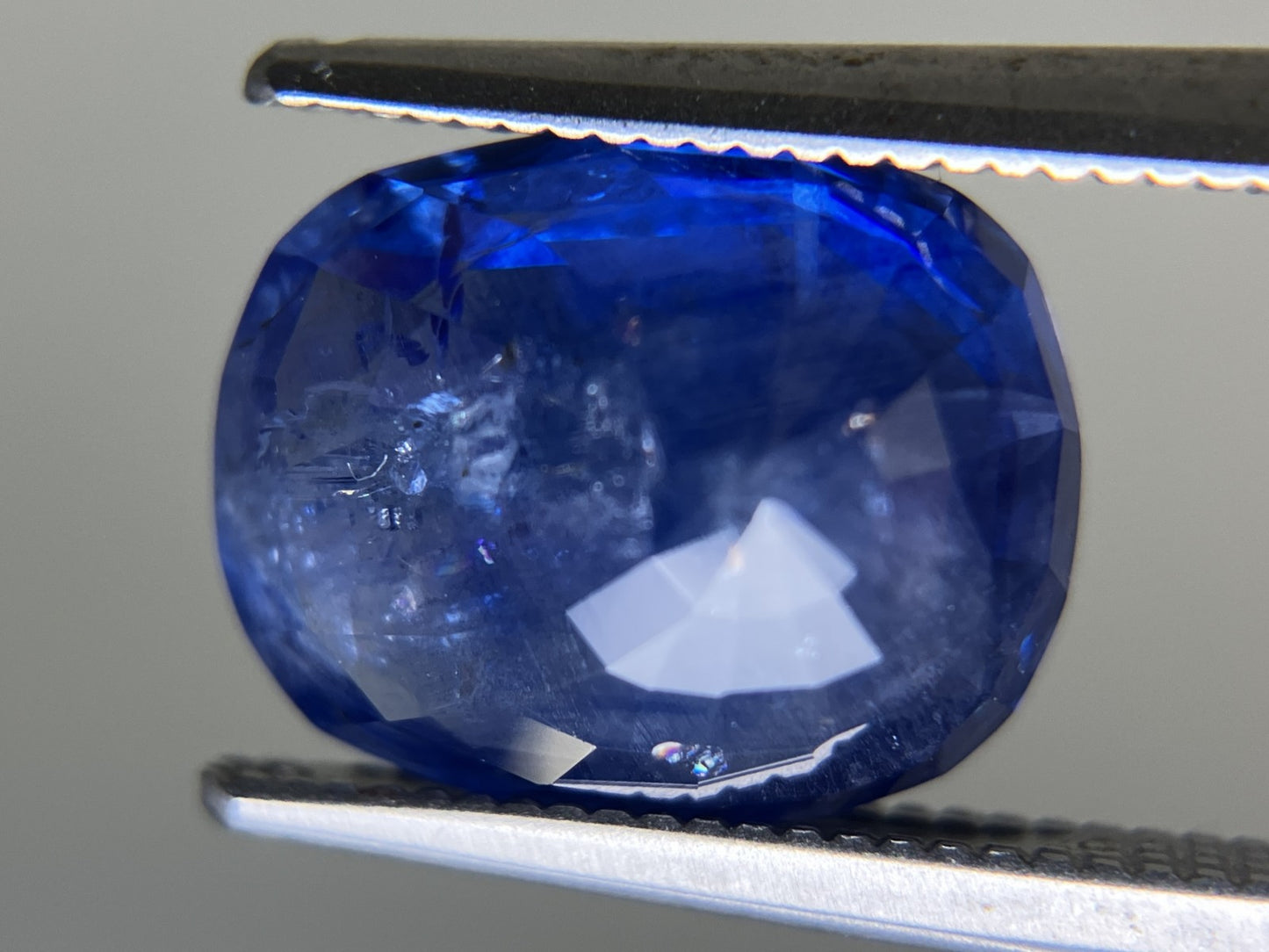 サファイア 5.21ct  AIGS宝石鑑別書付き  Corn flower Blue 11.20㎜×8.86㎜×5.52㎜  ルース（ 裸石 ）   4509YY