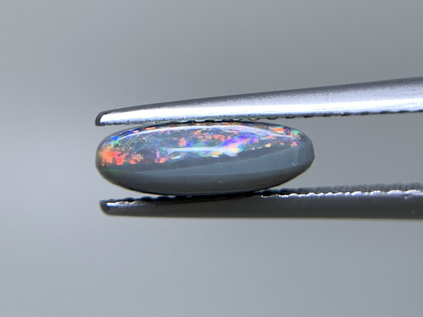 ブラックオパール 天然 1.881ct カン有り 中央宝石ソーティング付き 10.4㎜×8.0㎜×3.5㎜ ルース（ 裸石 ） 6808Y