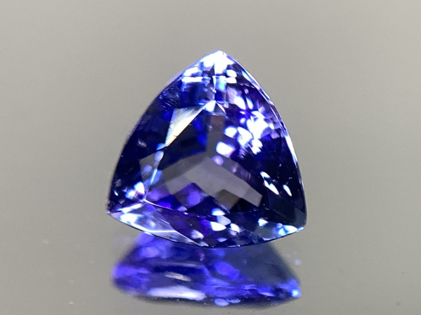 タンザナイト 1.252ct 宝石ソーティング付き  6.8㎜×6.7㎜×3.9㎜  ルース（ 裸石 ） 2536Y