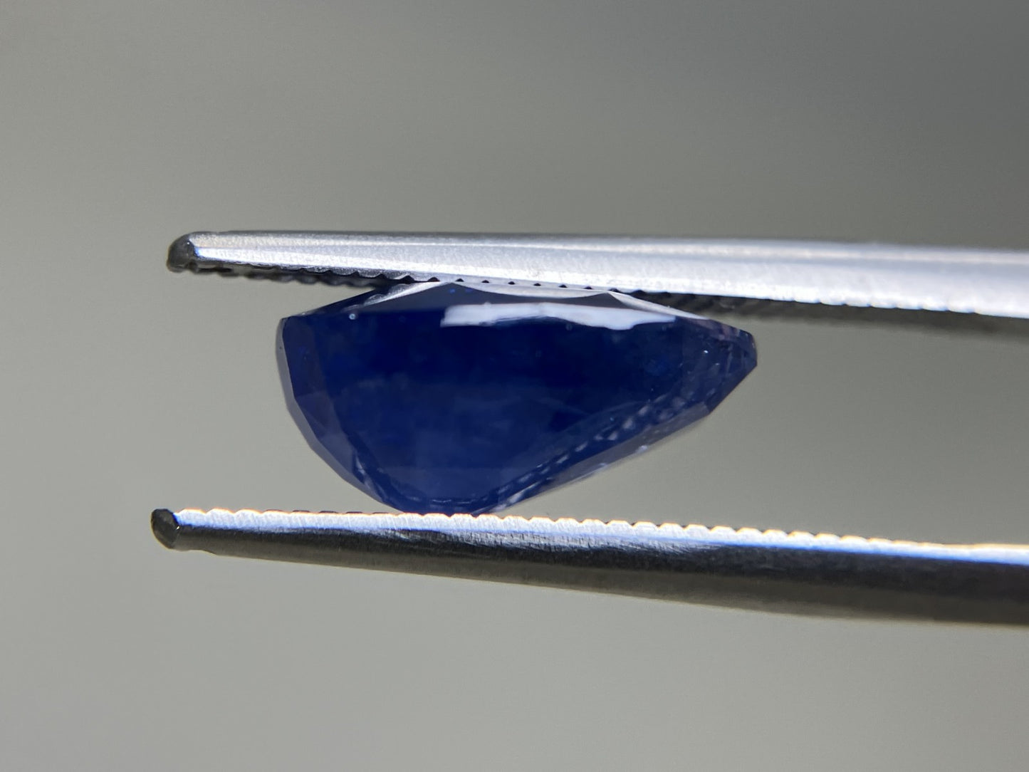 サファイア 5.21ct  AIGS宝石鑑別書付き  Corn flower Blue 11.20㎜×8.86㎜×5.52㎜  ルース（ 裸石 ）   4509YY