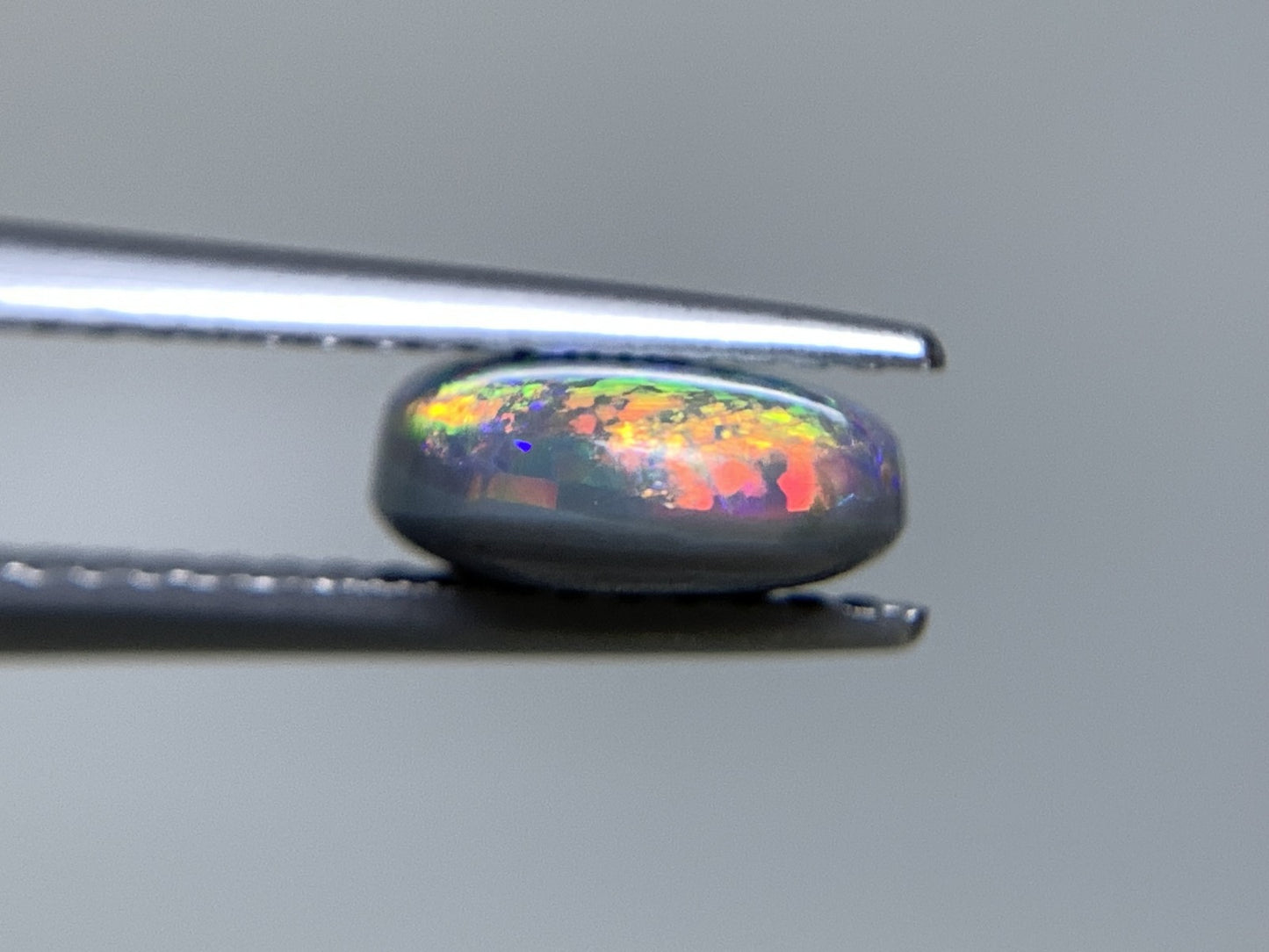 ブラックオパール 天然 1.881ct カン有り 中央宝石ソーティング付き 10.4㎜×8.0㎜×3.5㎜ ルース（ 裸石 ） 6808Y