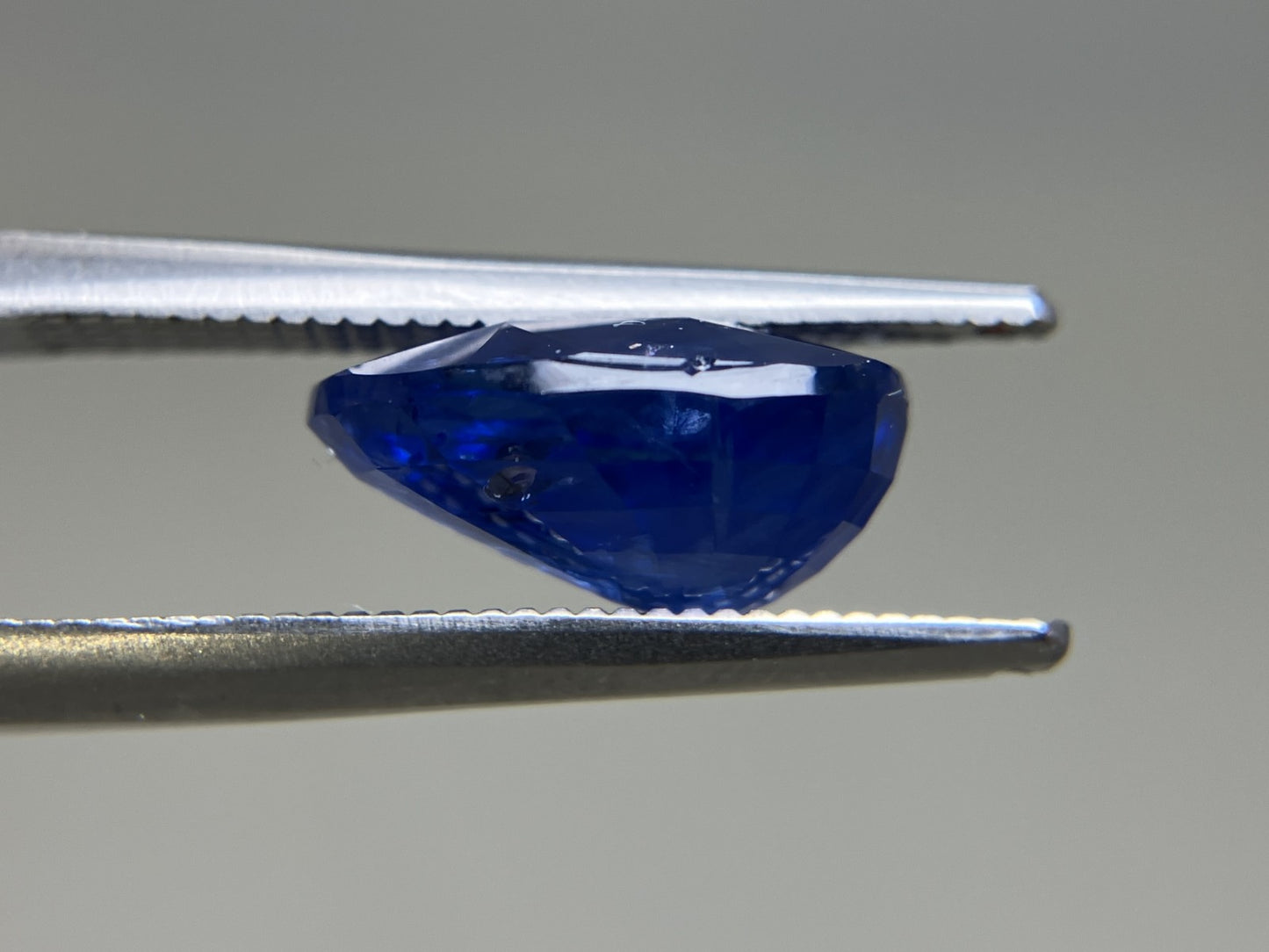 サファイア 5.21ct  AIGS宝石鑑別書付き  Corn flower Blue 11.20㎜×8.86㎜×5.52㎜  ルース（ 裸石 ）   4509YY