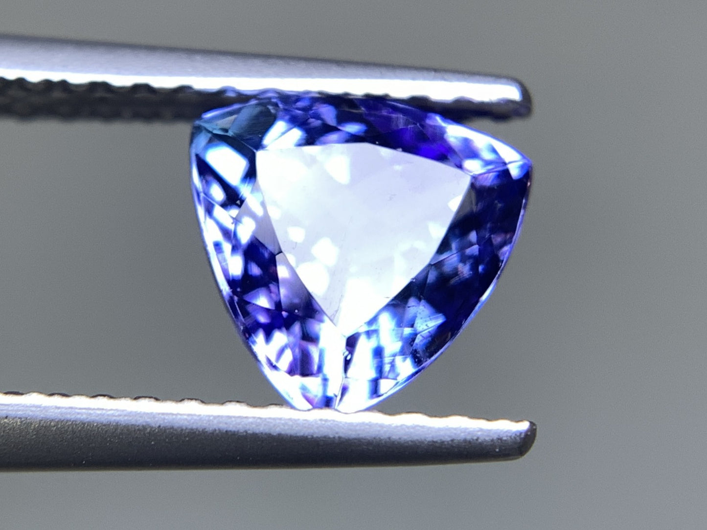タンザナイト 1.252ct 宝石ソーティング付き  6.8㎜×6.7㎜×3.9㎜  ルース（ 裸石 ） 2536Y